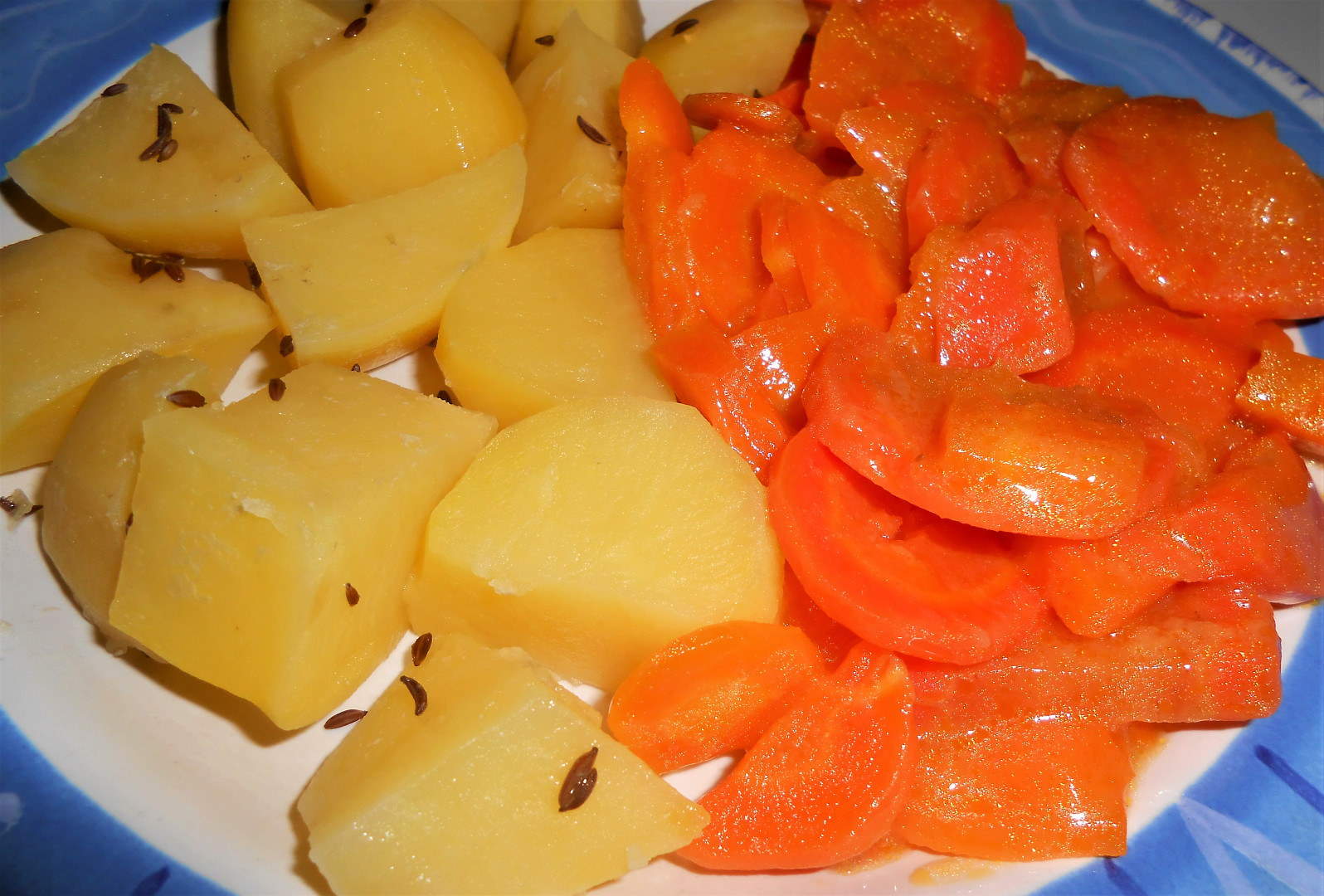 Brambory s dušenou mrkví (Dělená strava podle LK - Kytičky + zelenina)