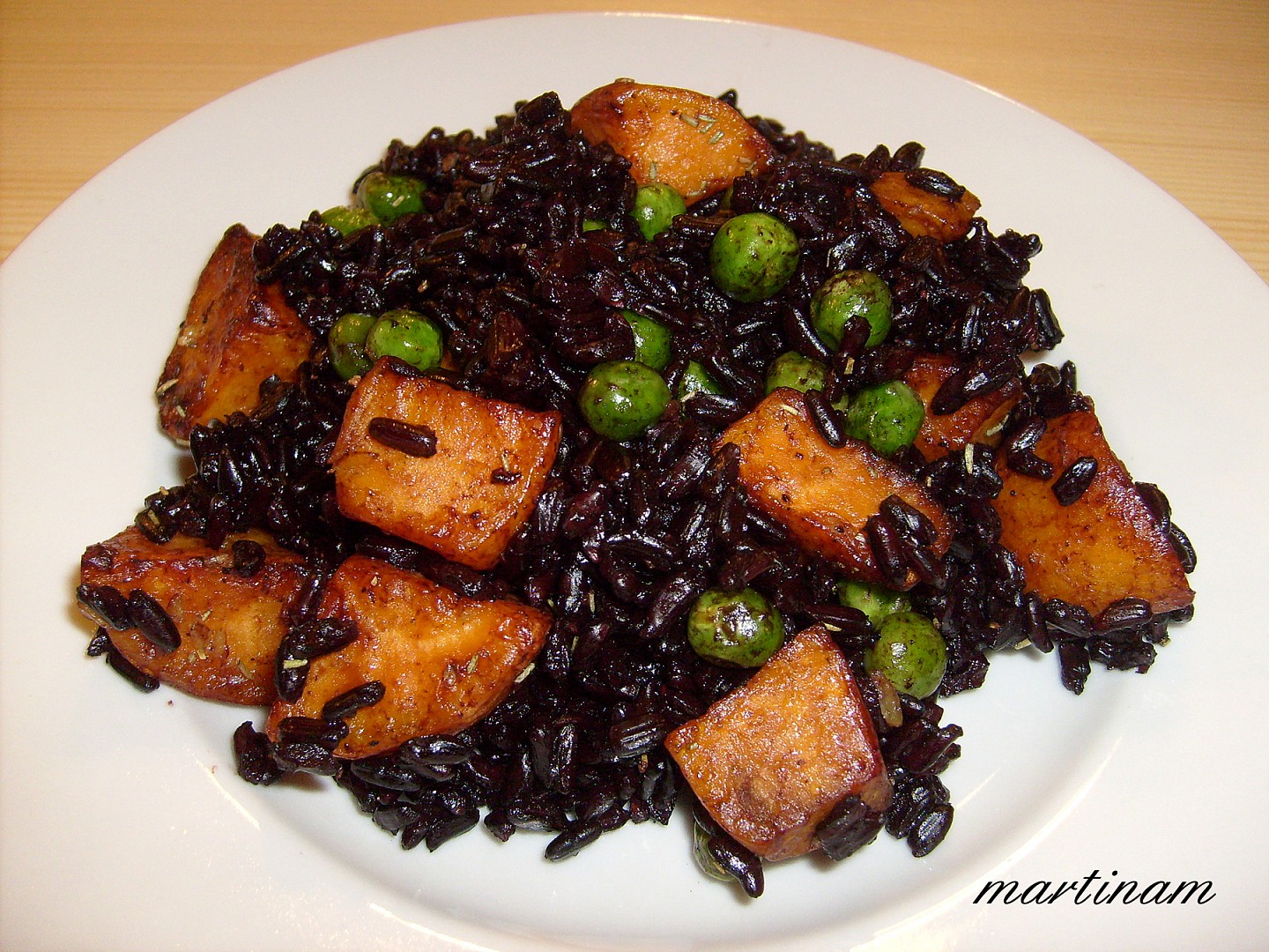 Černá rýže s restovanými batáty