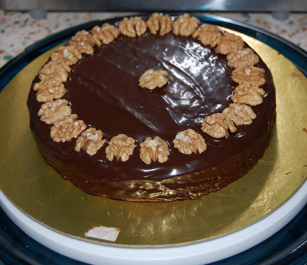 Čokoládový dort s ořechy recept 