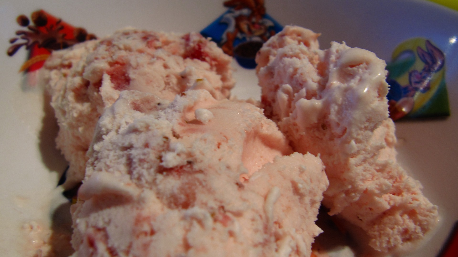 Jahodová zmrzlina s kousky jahod recept 
