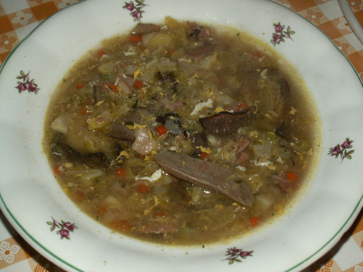 Kapustová polévka s houbami recept 