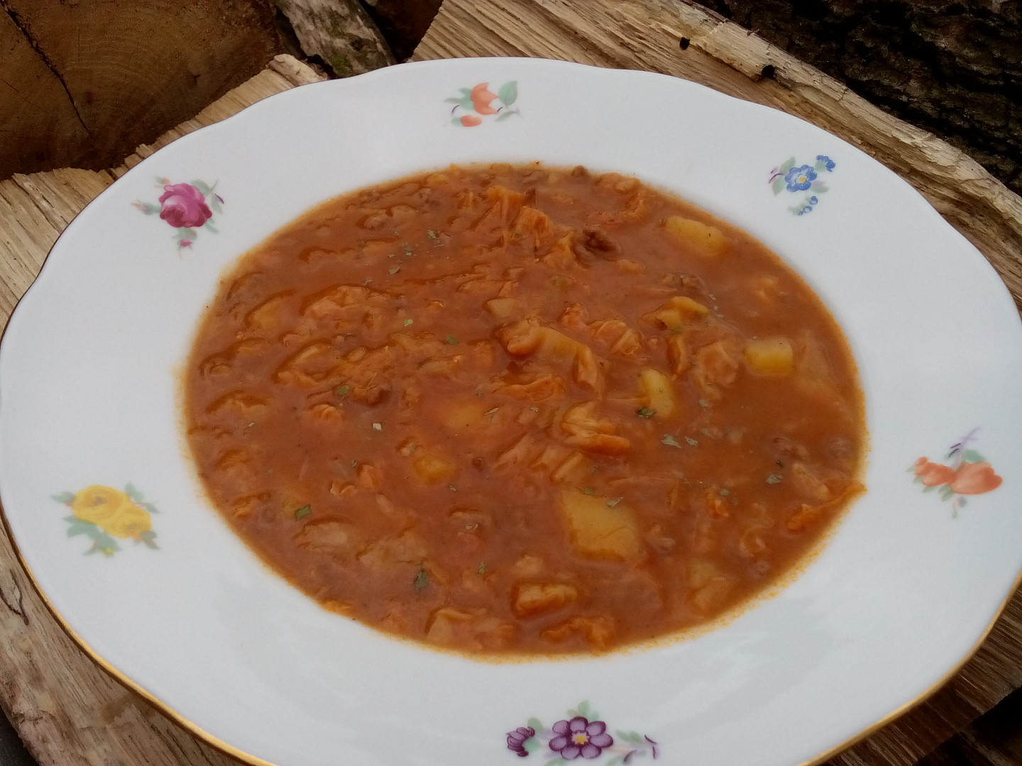 Kapustovo-bramborová polévka s mletým masem