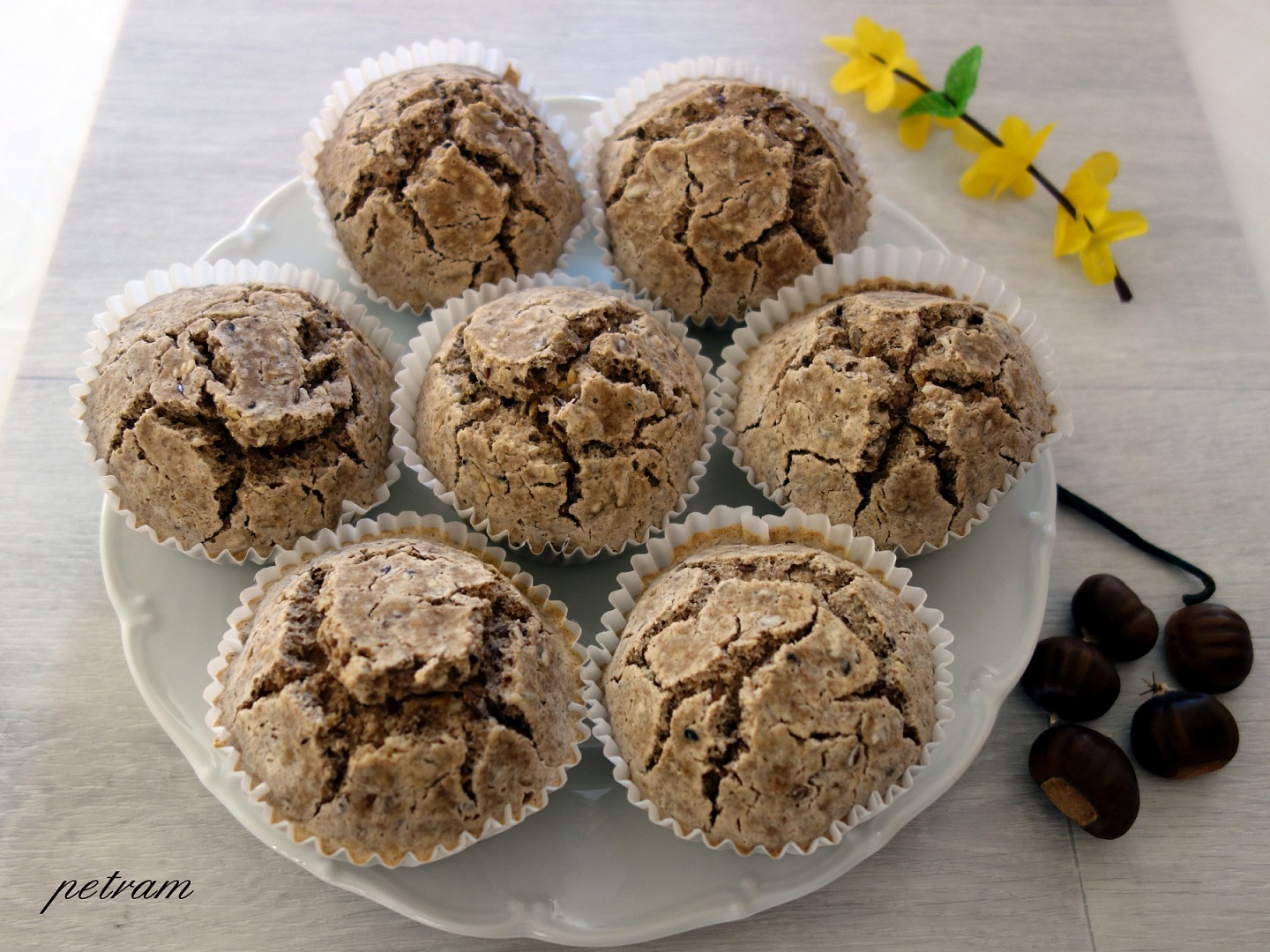 Kaštanovo-vanilkové muffiny se semínky bez lepku, mléka a vajec