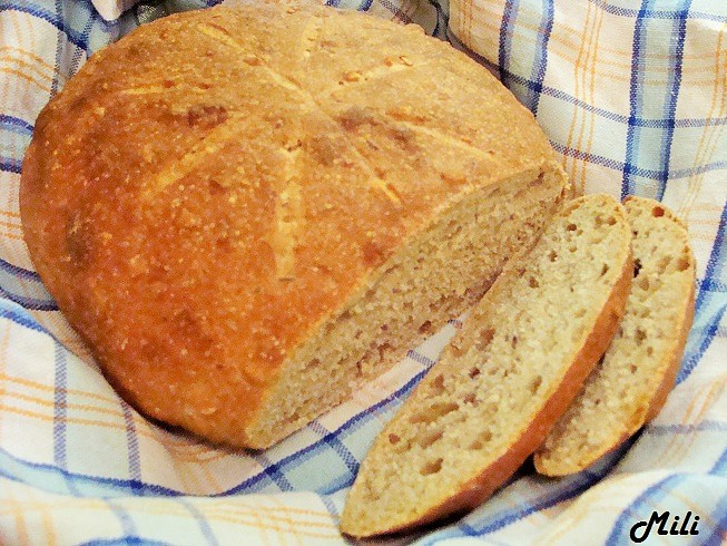 Kváskový chléb se syrovátkou, semínky a ovesnými vločkami