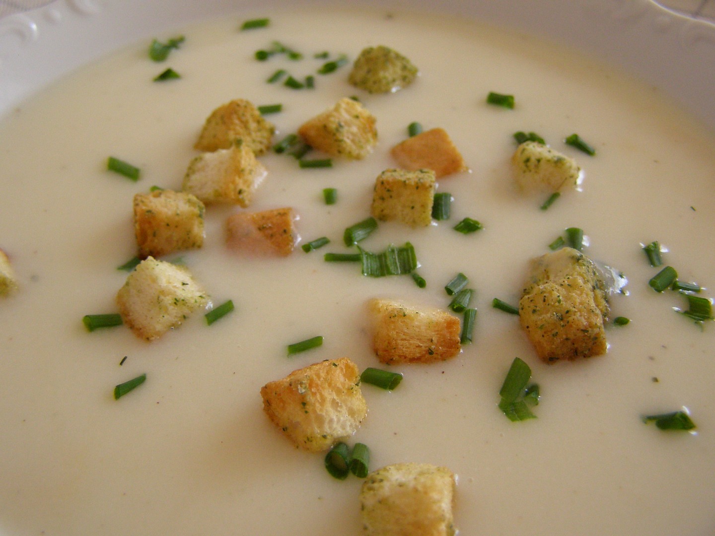 Květáková polévka se sýrem recept 