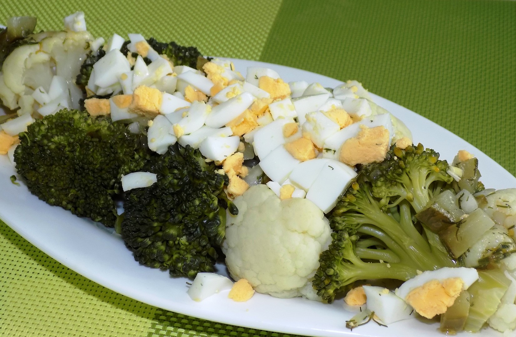 Květákovo-brokolicový salát recept 