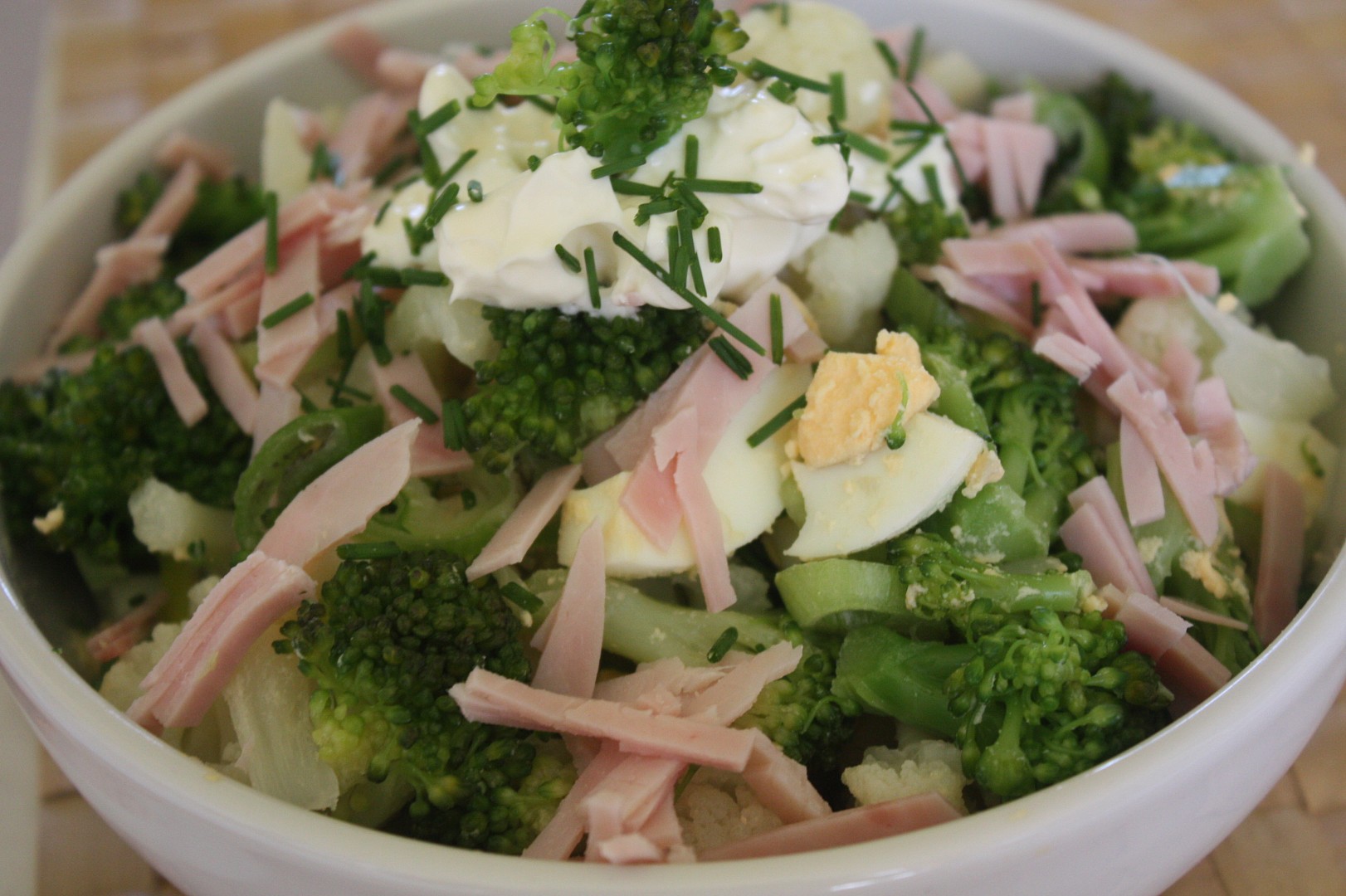 Květákový salát s brokolicí recept 