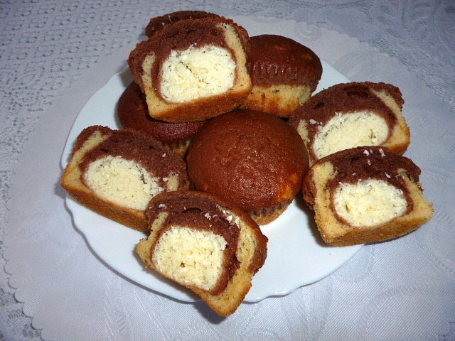 Muffiny s tvarohovo - kokosovým překvapením