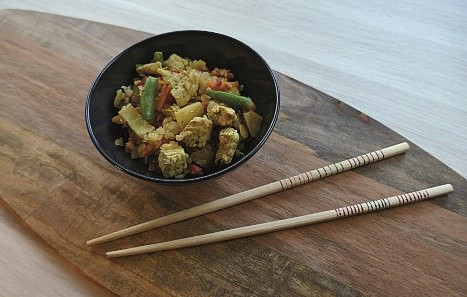 Odlehčený jídelníček s CWP: Shirataki rýže s krůtími prsy a zeleninou