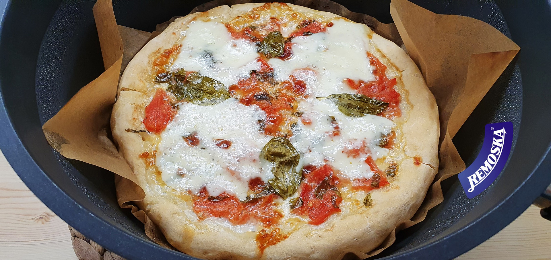 Pizza Margherita (pečená v remosce Grand 4 l)
