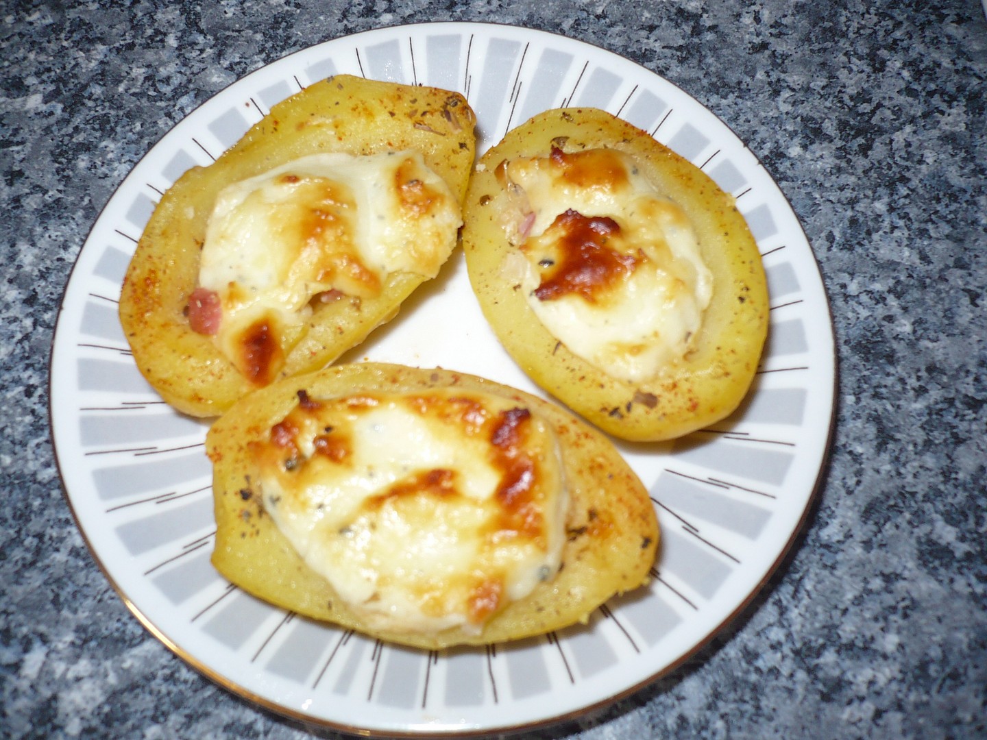 Plněné sýrové brambory recept 