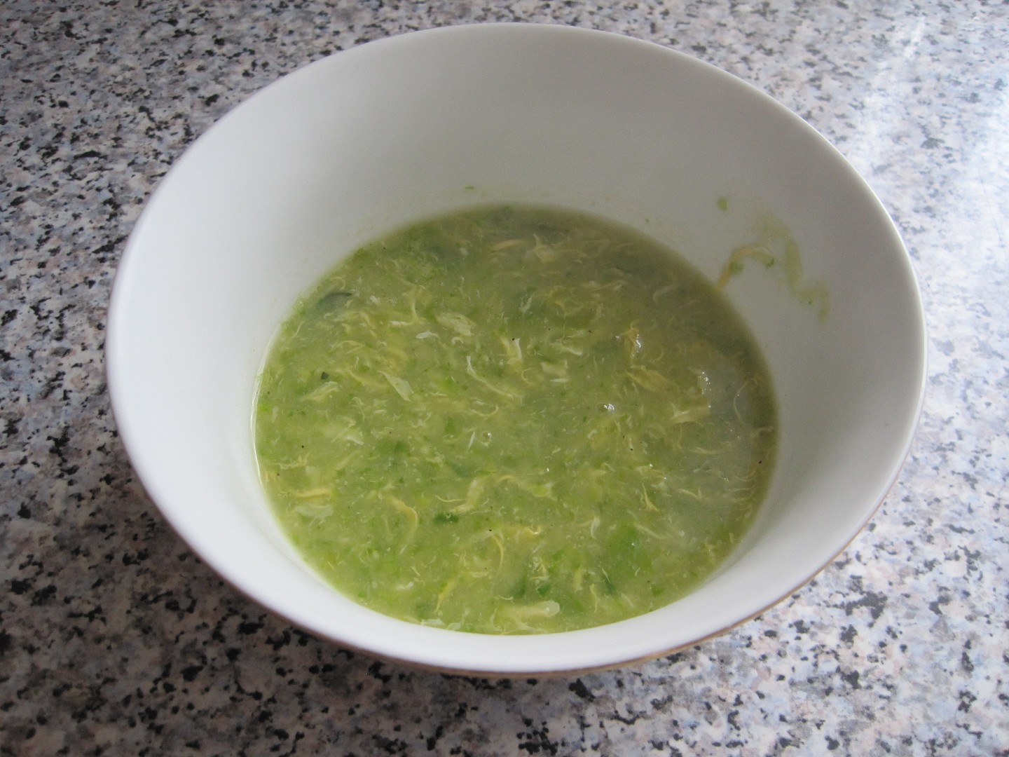 Polévka z hlávkového salátu recept 