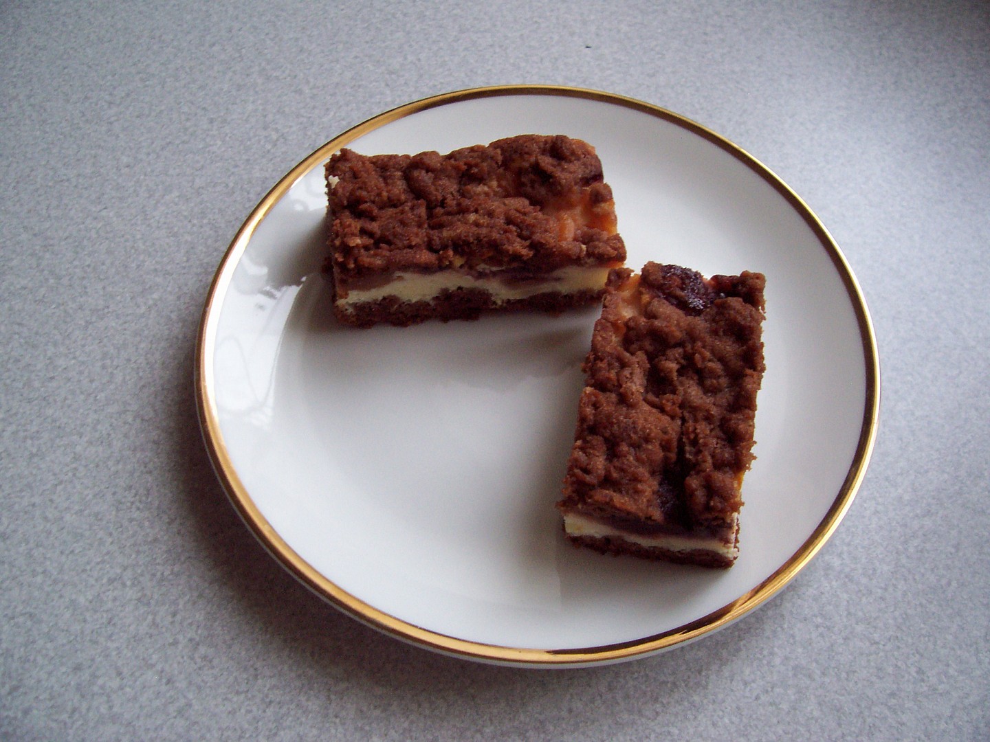Strouhaný kakaový koláč s tvarohem recept 