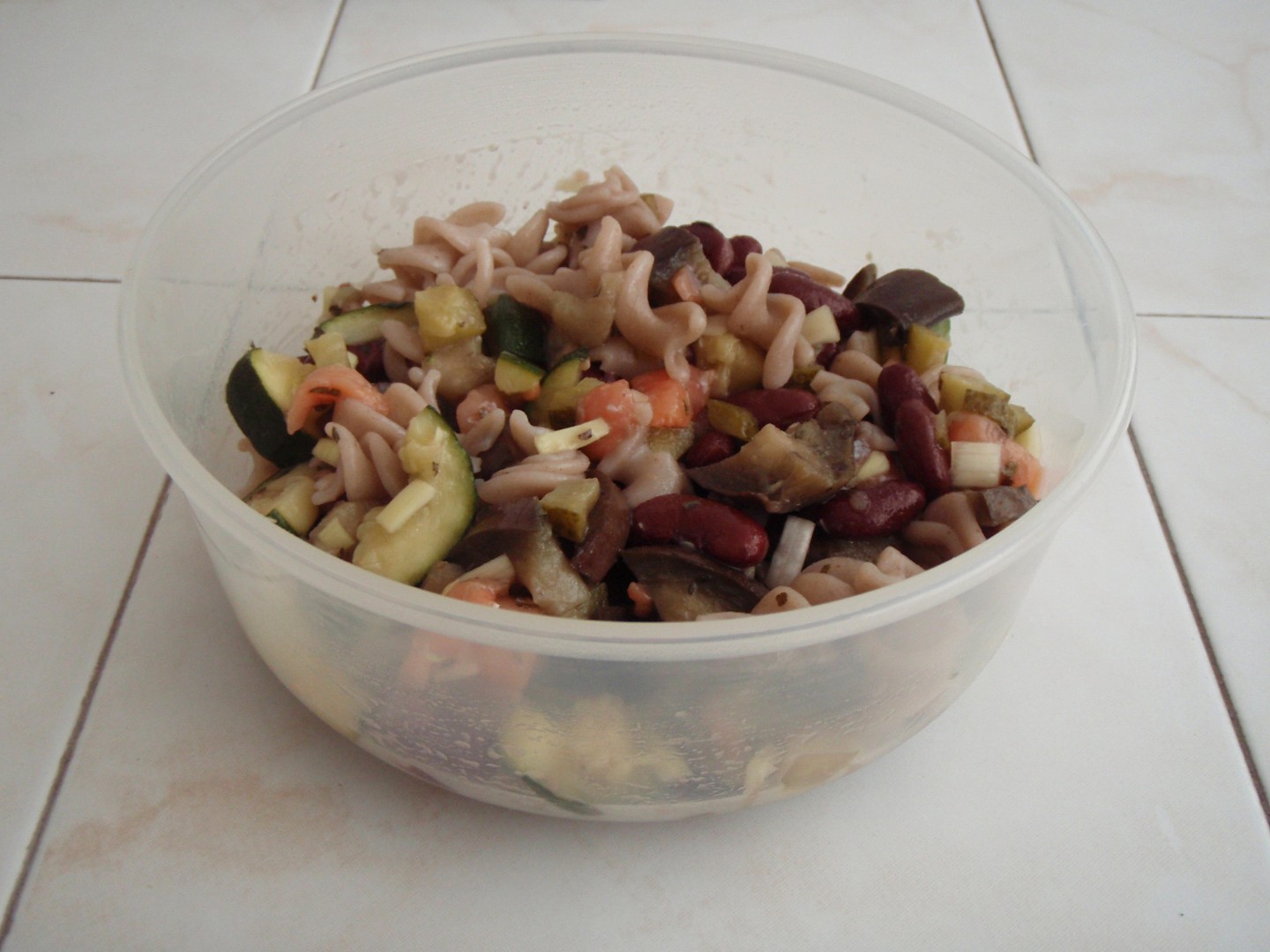 Těstovinový salát s uzeným lososem recept 