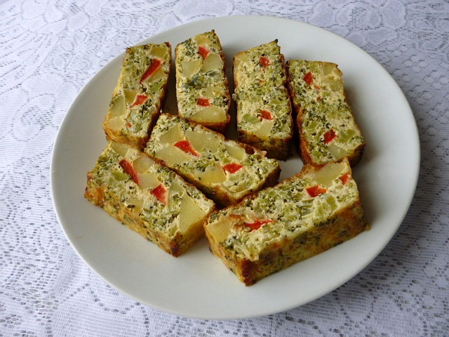 Zapečené brambory s brokolicí a sýrem recept 