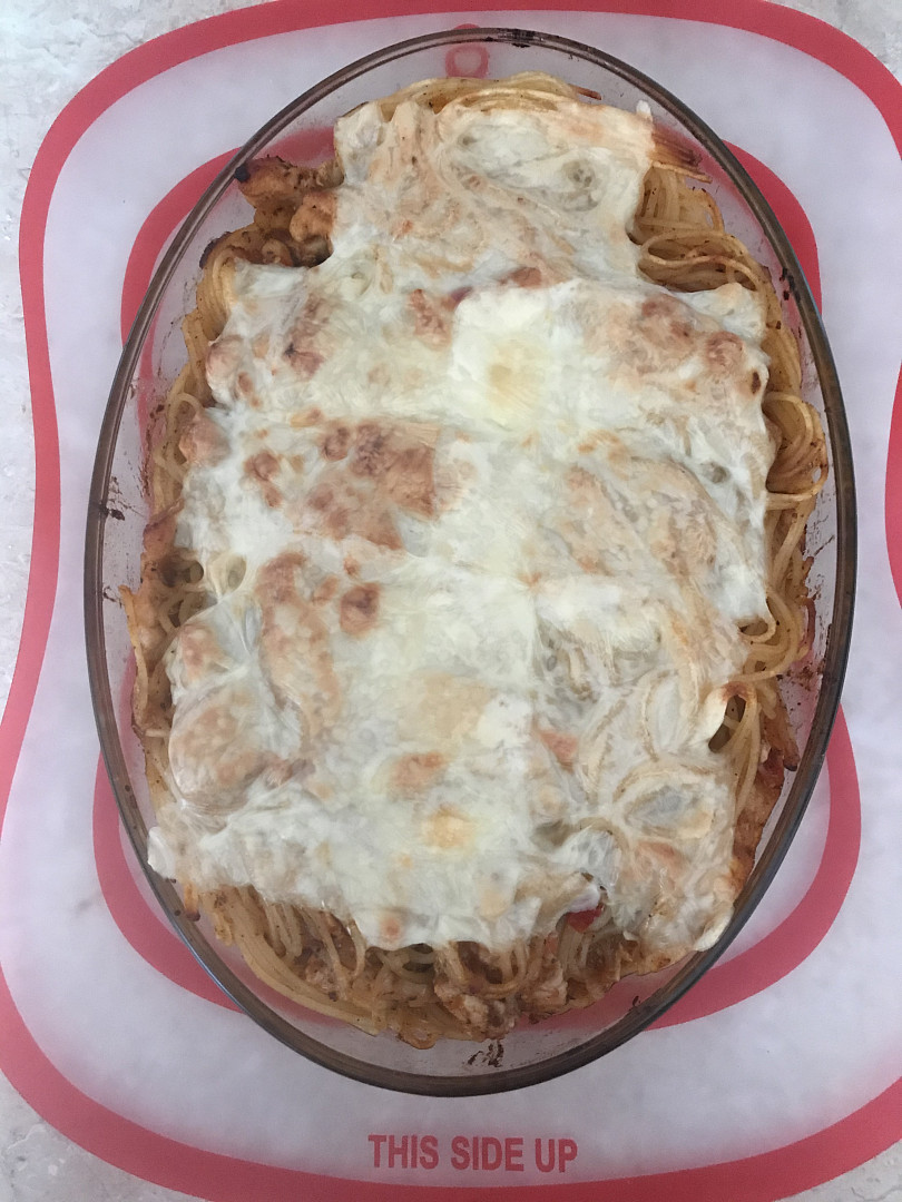Zapečené špagety s masem a omáčkou