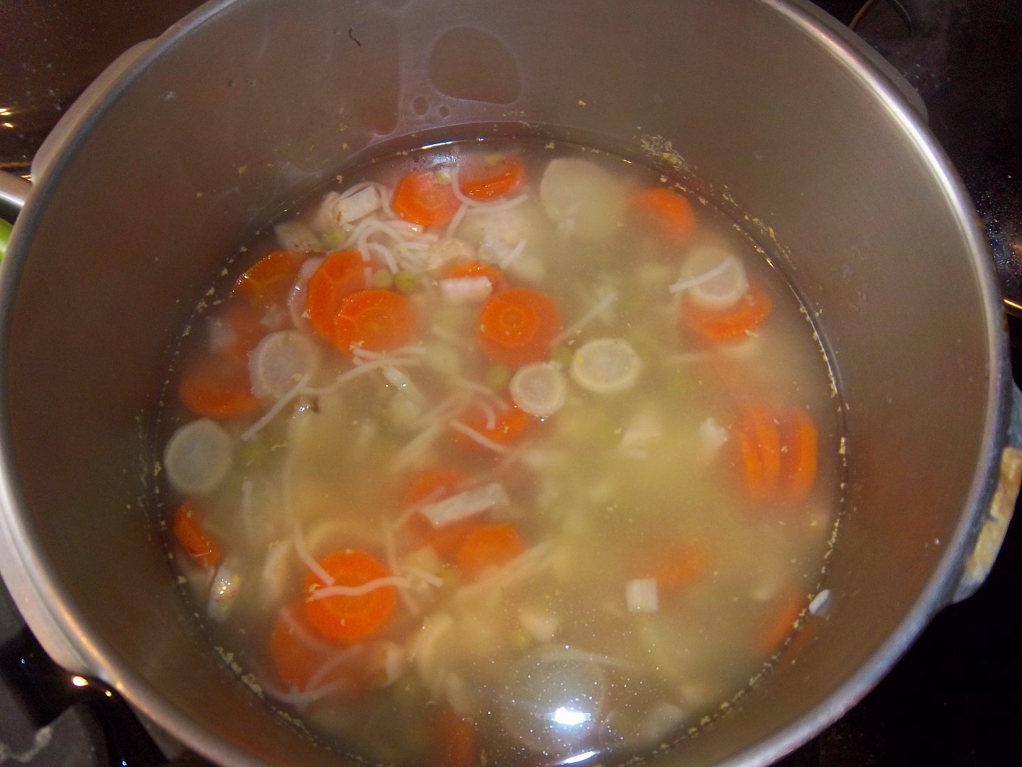 Zeleninová polévka s drožďovými knedlíčky recept 