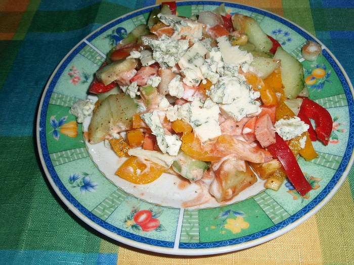 Zeleninový salát s nivou recept 